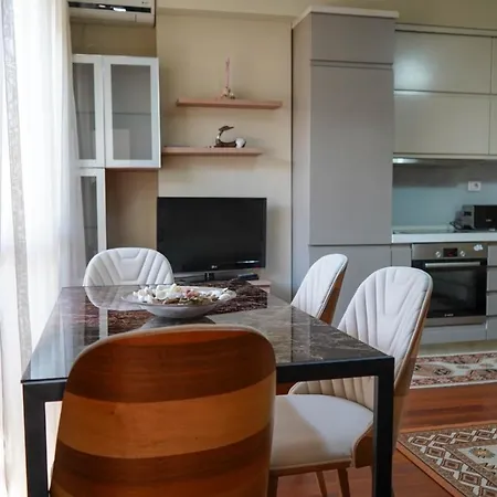 Lovely In The Heart Of 地拉那