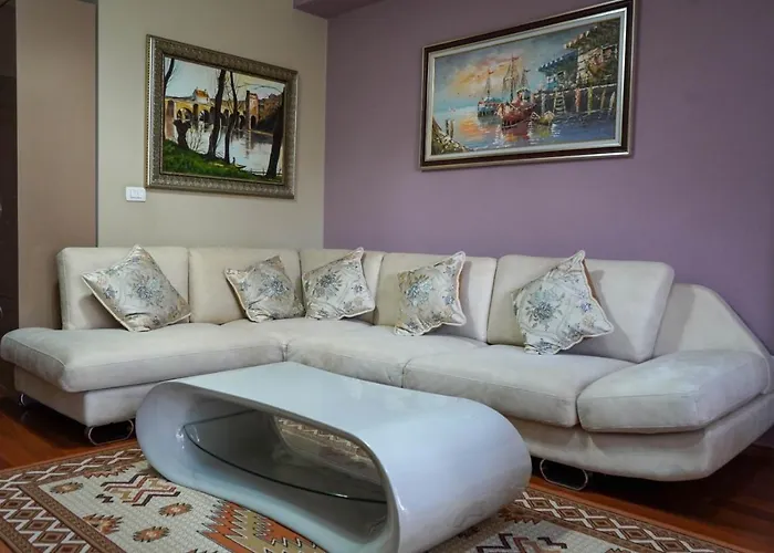 Lovely In The Heart Of * 地拉那