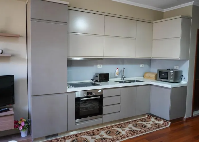 Lovely In The Heart Of * 地拉那