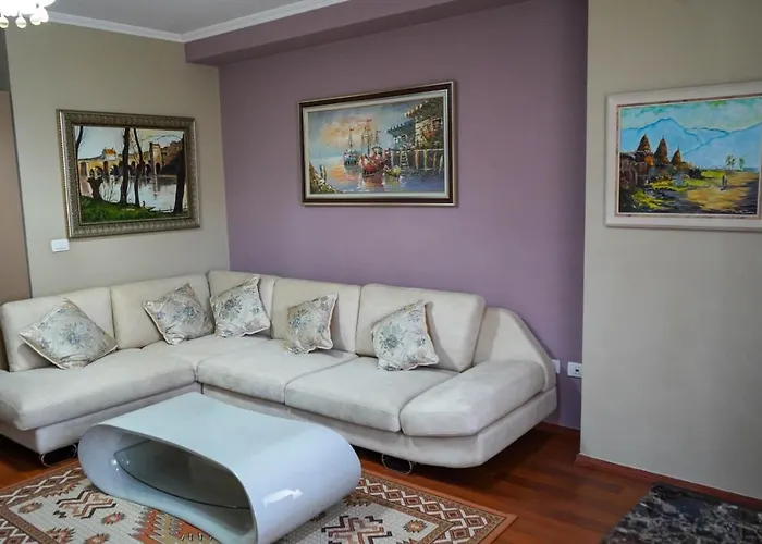 Lovely In The Heart Of 地拉那