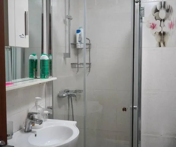 Lovely In The Heart Of 地拉那